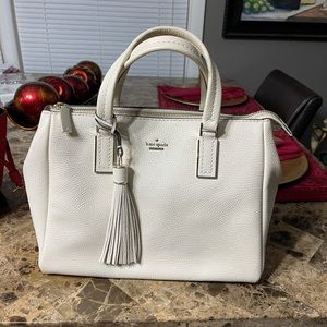 Winter white Kate Spade bag in great condition. No markings no scratches.